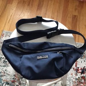 Kenneth Cole Reaction Large Fanny Pack